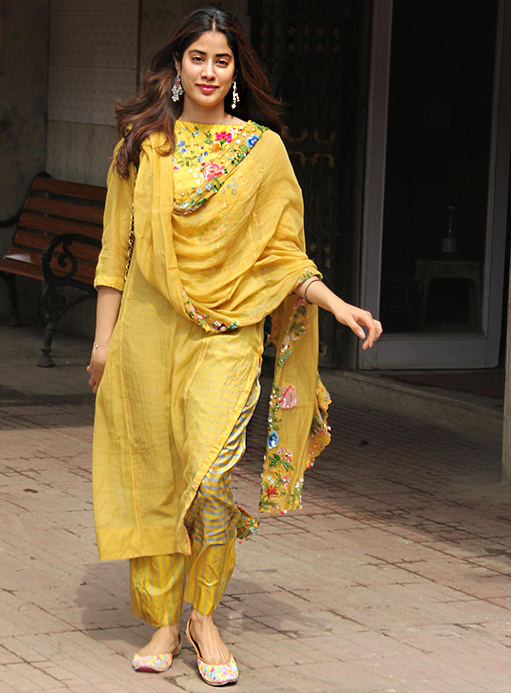 Jhanvi Kapoor in ethnic wear|Cotton kurta|Jhanvi Kapoor kurta looks