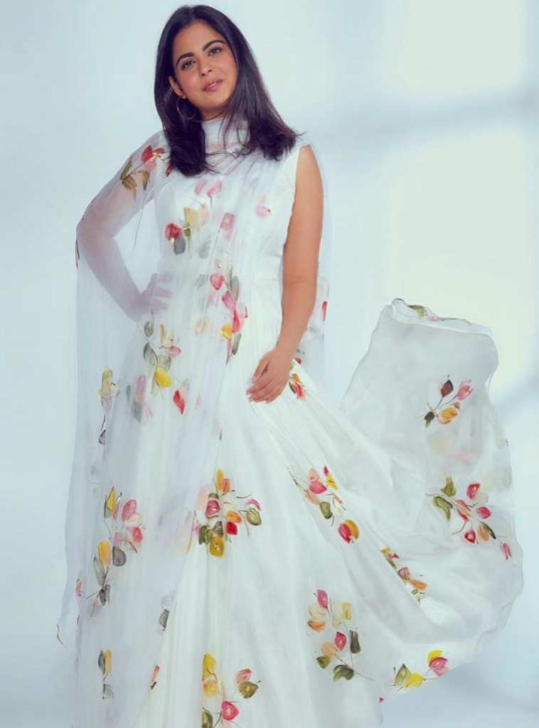 Isha Ambani|Anand Piramal|Mukesh Amabni daughter|Tina AMbani|Isha Ambani in ethnic wear|Isha AMabni fashion sense|www.herlyfe.com