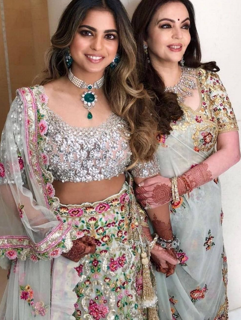 Isha Ambani|Anand Piramal|Mukesh Amabni daughter|Tina AMbani|Isha Ambani in ethnic wear|Isha AMabni fashion sense|www.herlyfe.com